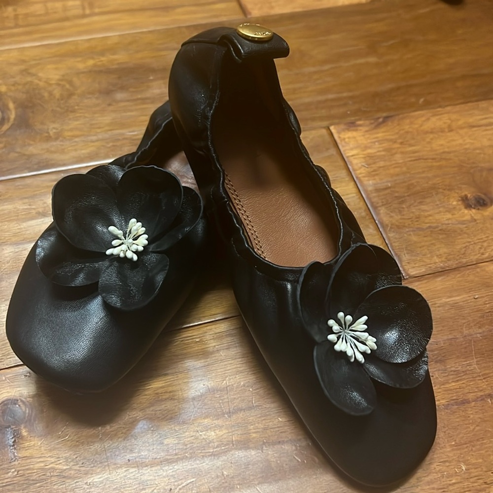 Tory Burch Flower Ballet Flat - like new worn only once.